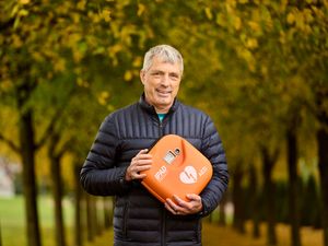 Supporting image for story: Runner who had cardiac arrest at race to compete in same event a year later